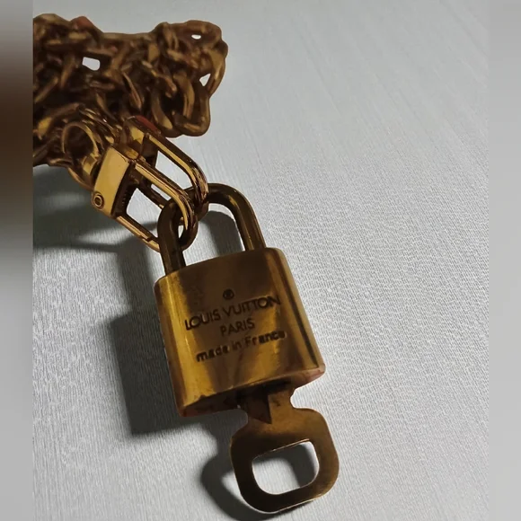Louis Vuitton Gold Padlock #307 with Key & Unbranded Gold Tone Chain Included - Picture 6 of 15